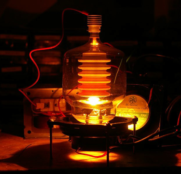 glowing tube.jpg (107170 bytes)